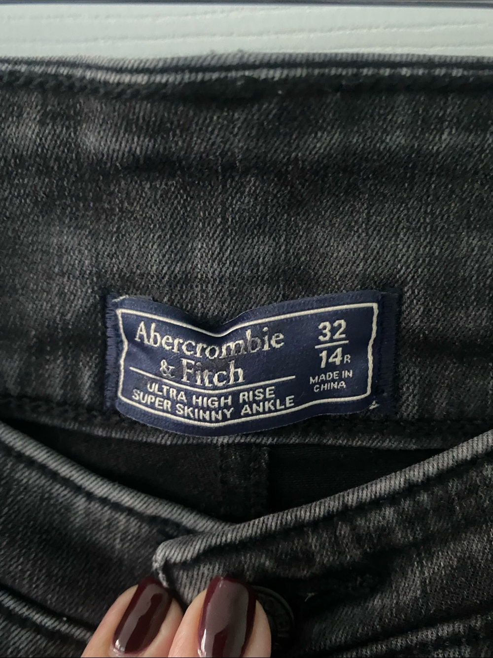 Abercrombie & Fitch Charcoal Skinny Jeans Ultra High Waisted size 32/14 - Picture 2 of 4